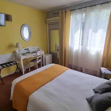 Hotel Du Tricastin Pierrelatte Bagian luar foto