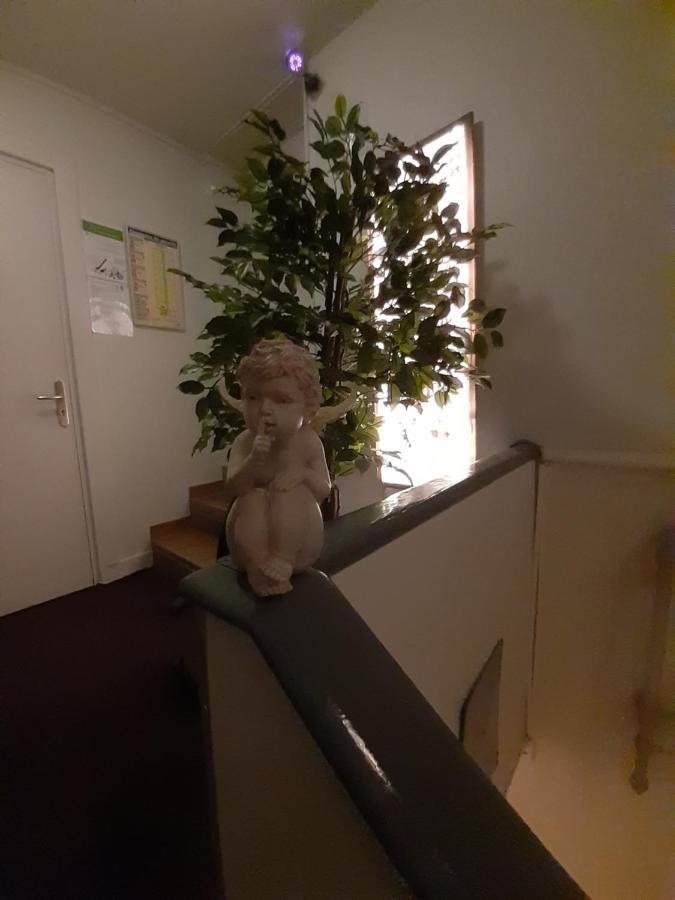 Hotel Du Tricastin Pierrelatte Bagian luar foto