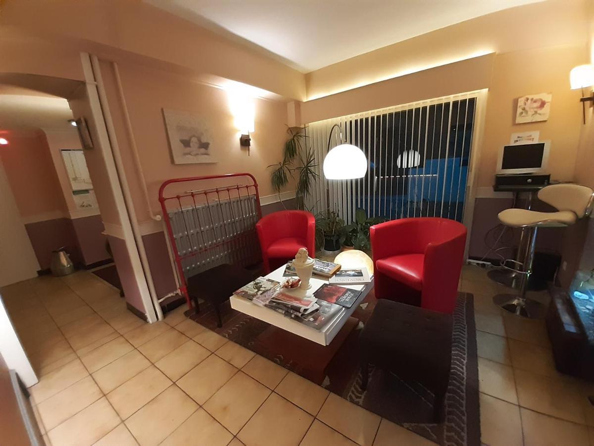 Hotel Du Tricastin Pierrelatte Bagian luar foto