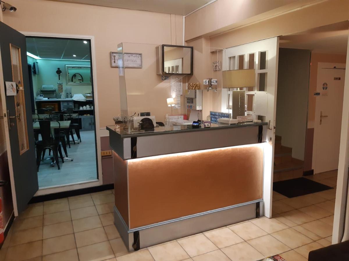 Hotel Du Tricastin Pierrelatte Bagian luar foto