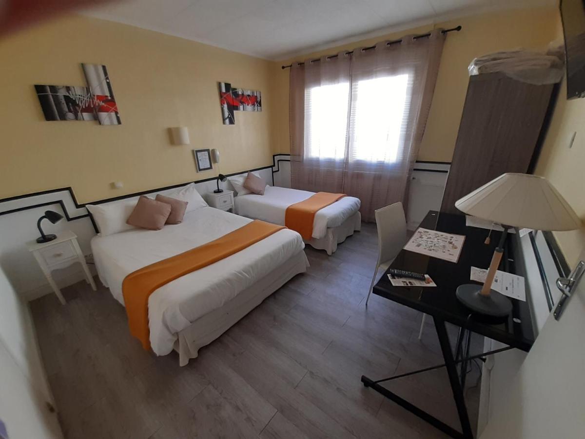 Hotel Du Tricastin Pierrelatte Bagian luar foto