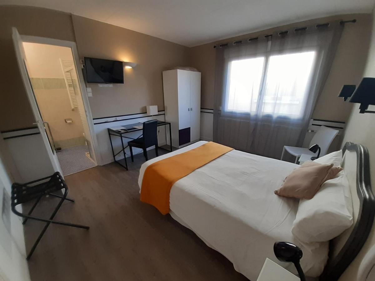 Hotel Du Tricastin Pierrelatte Bagian luar foto