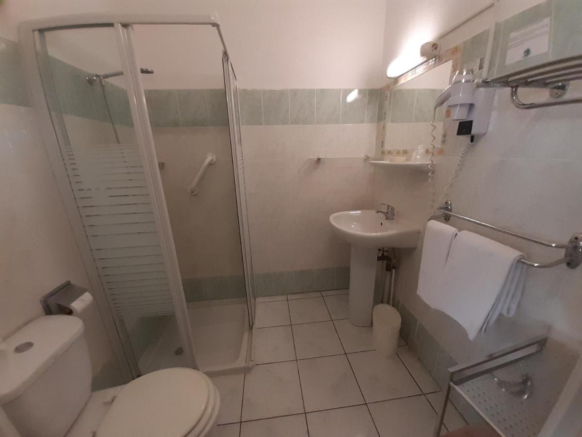 Hotel Du Tricastin Pierrelatte Bagian luar foto