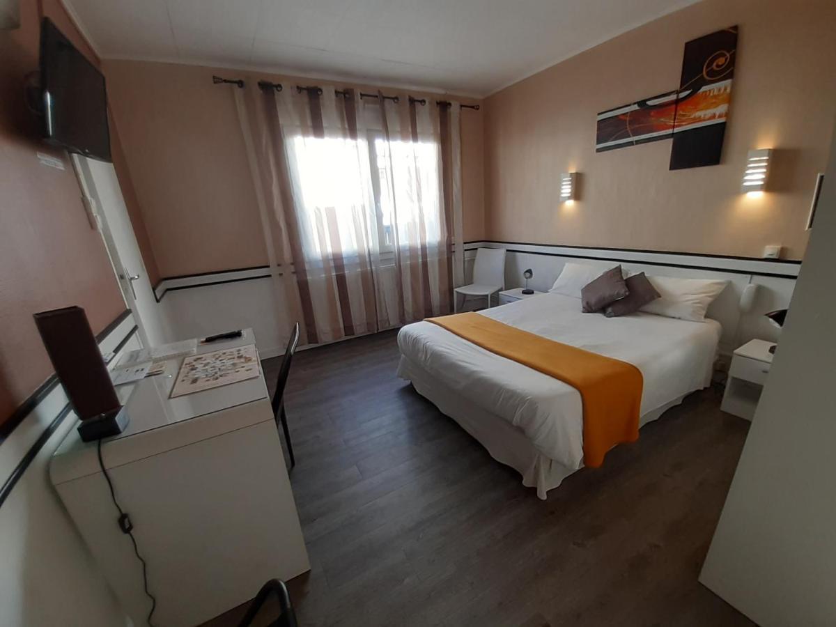 Hotel Du Tricastin Pierrelatte Bagian luar foto