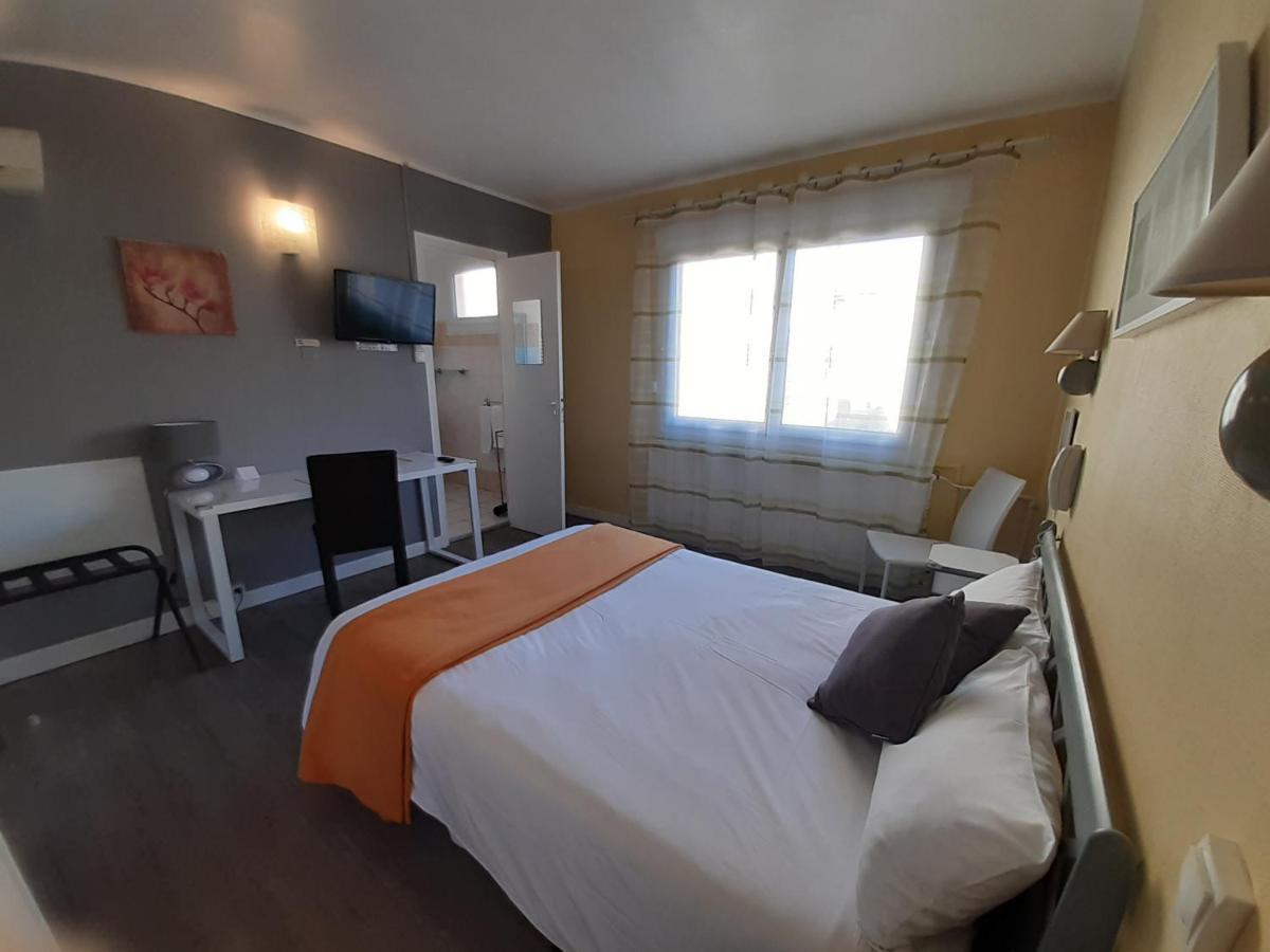 Hotel Du Tricastin Pierrelatte Bagian luar foto