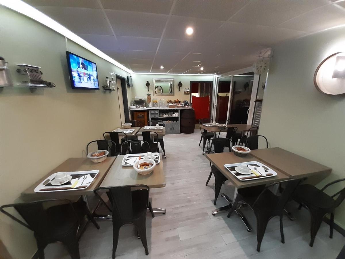 Hotel Du Tricastin Pierrelatte Bagian luar foto