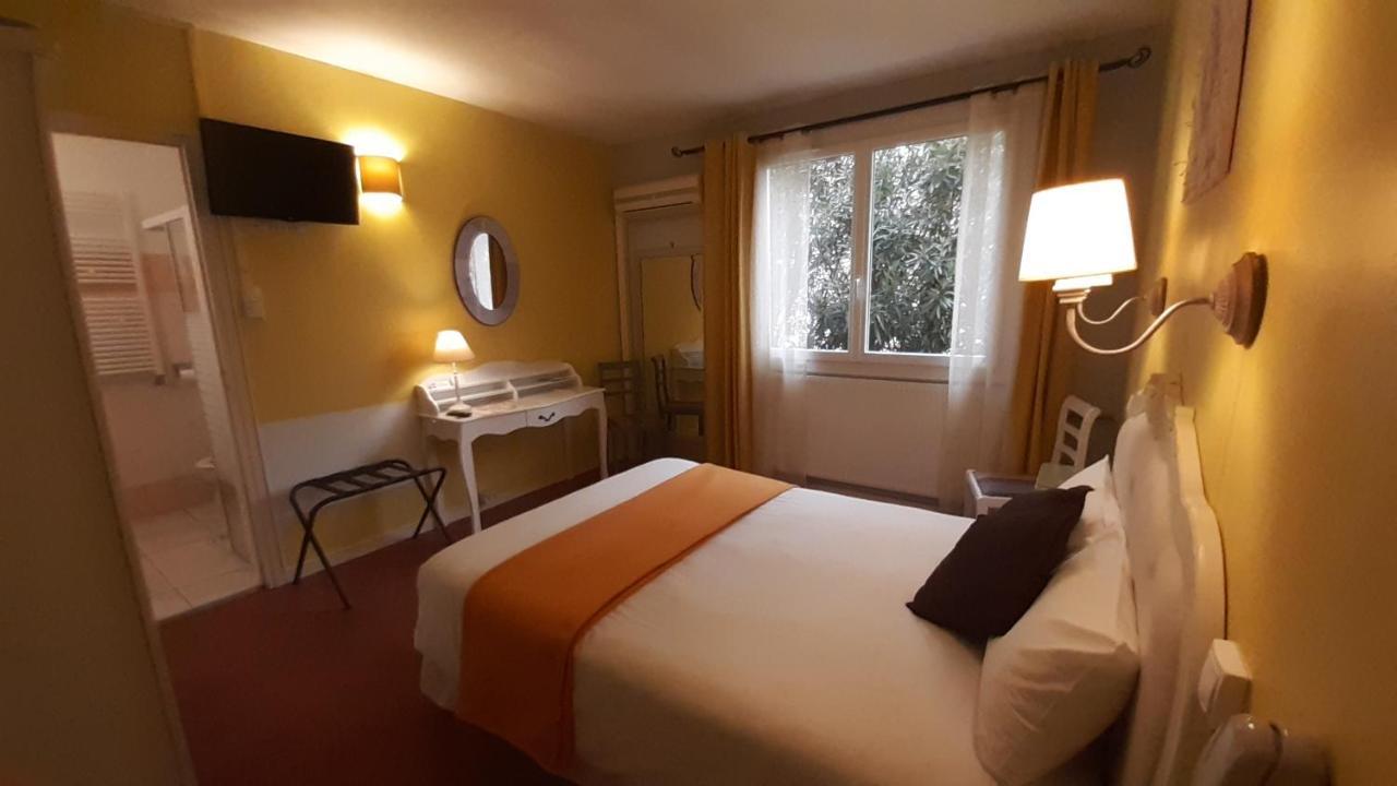 Hotel Du Tricastin Pierrelatte Bagian luar foto