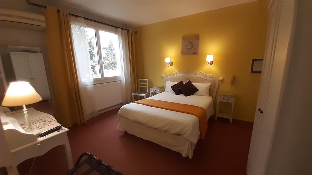 Hotel Du Tricastin Pierrelatte Bagian luar foto