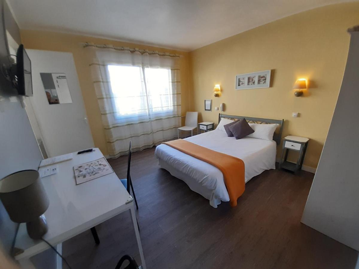Hotel Du Tricastin Pierrelatte Bagian luar foto