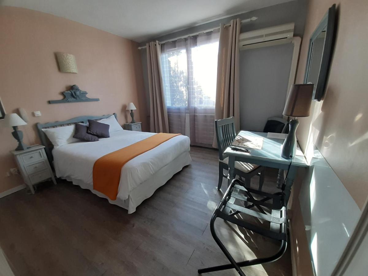 Hotel Du Tricastin Pierrelatte Bagian luar foto