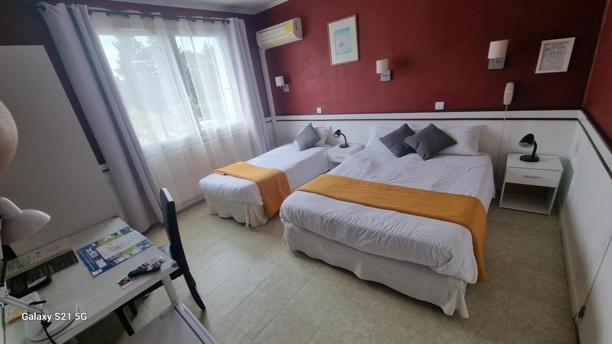 Hotel Du Tricastin Pierrelatte Bagian luar foto