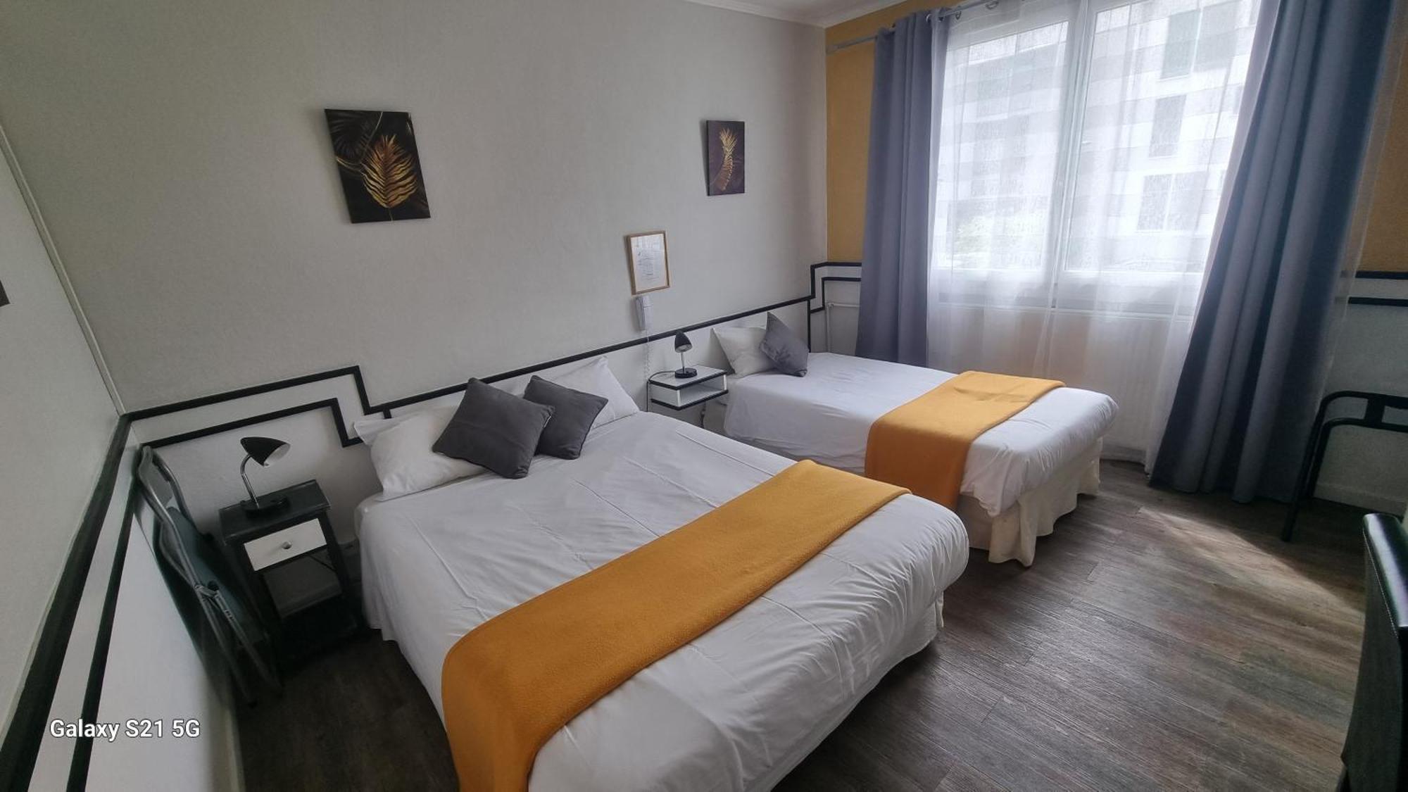Hotel Du Tricastin Pierrelatte Bagian luar foto