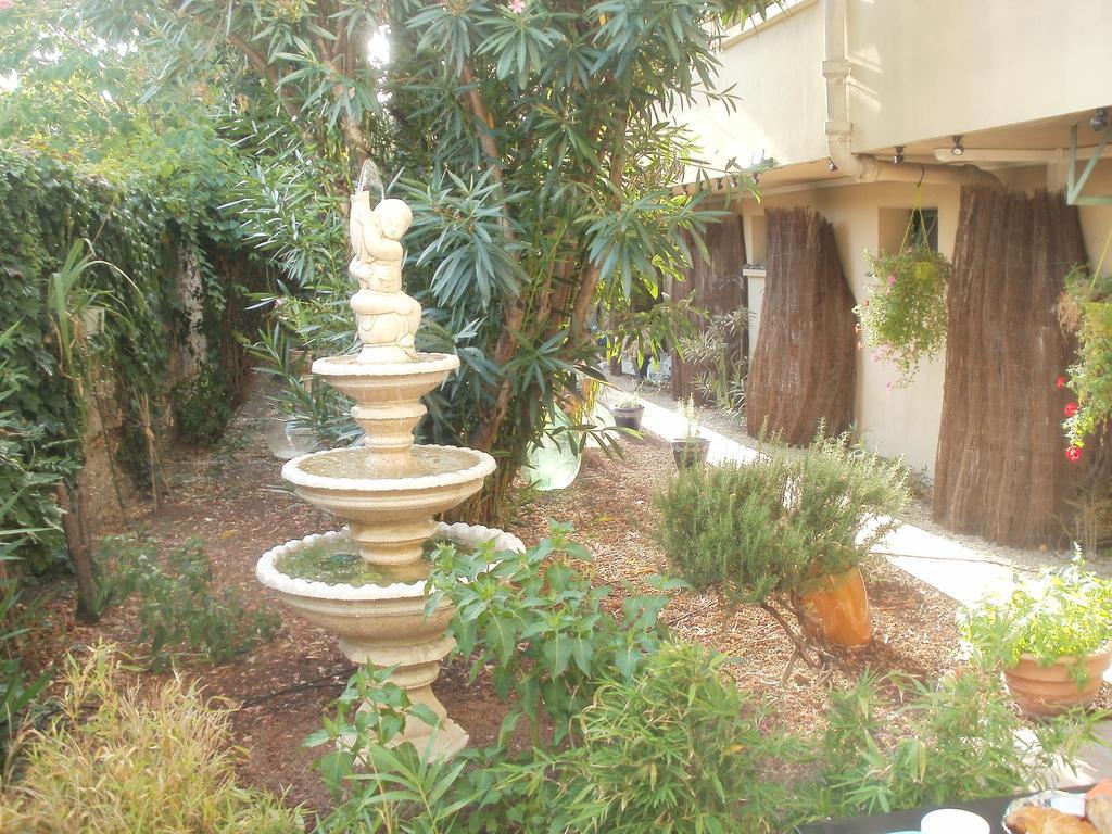 Hotel Du Tricastin Pierrelatte Bagian luar foto