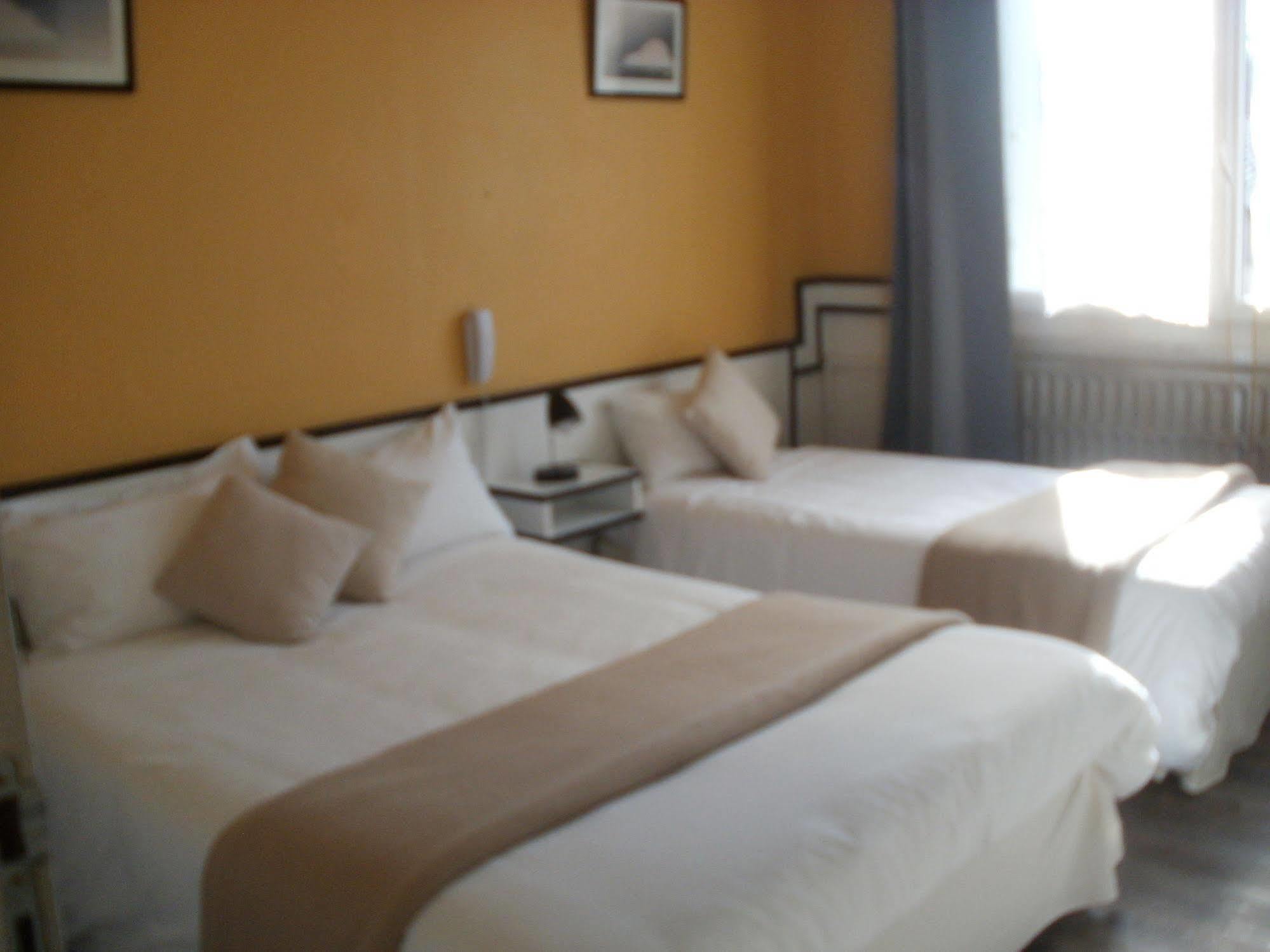 Hotel Du Tricastin Pierrelatte Bagian luar foto