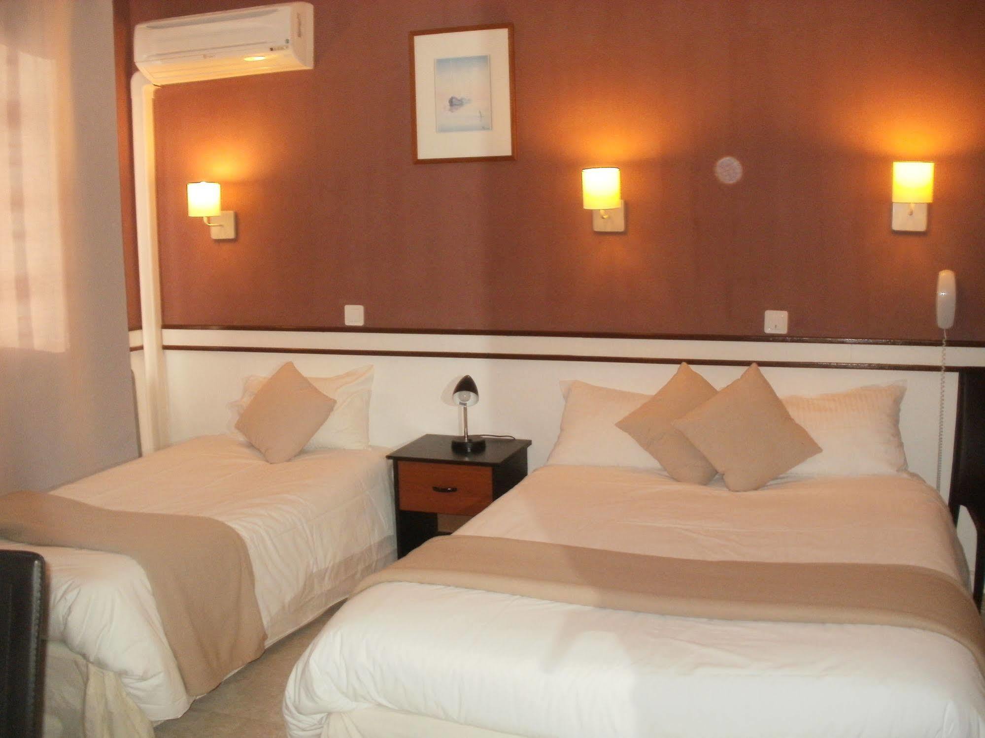 Hotel Du Tricastin Pierrelatte Bagian luar foto