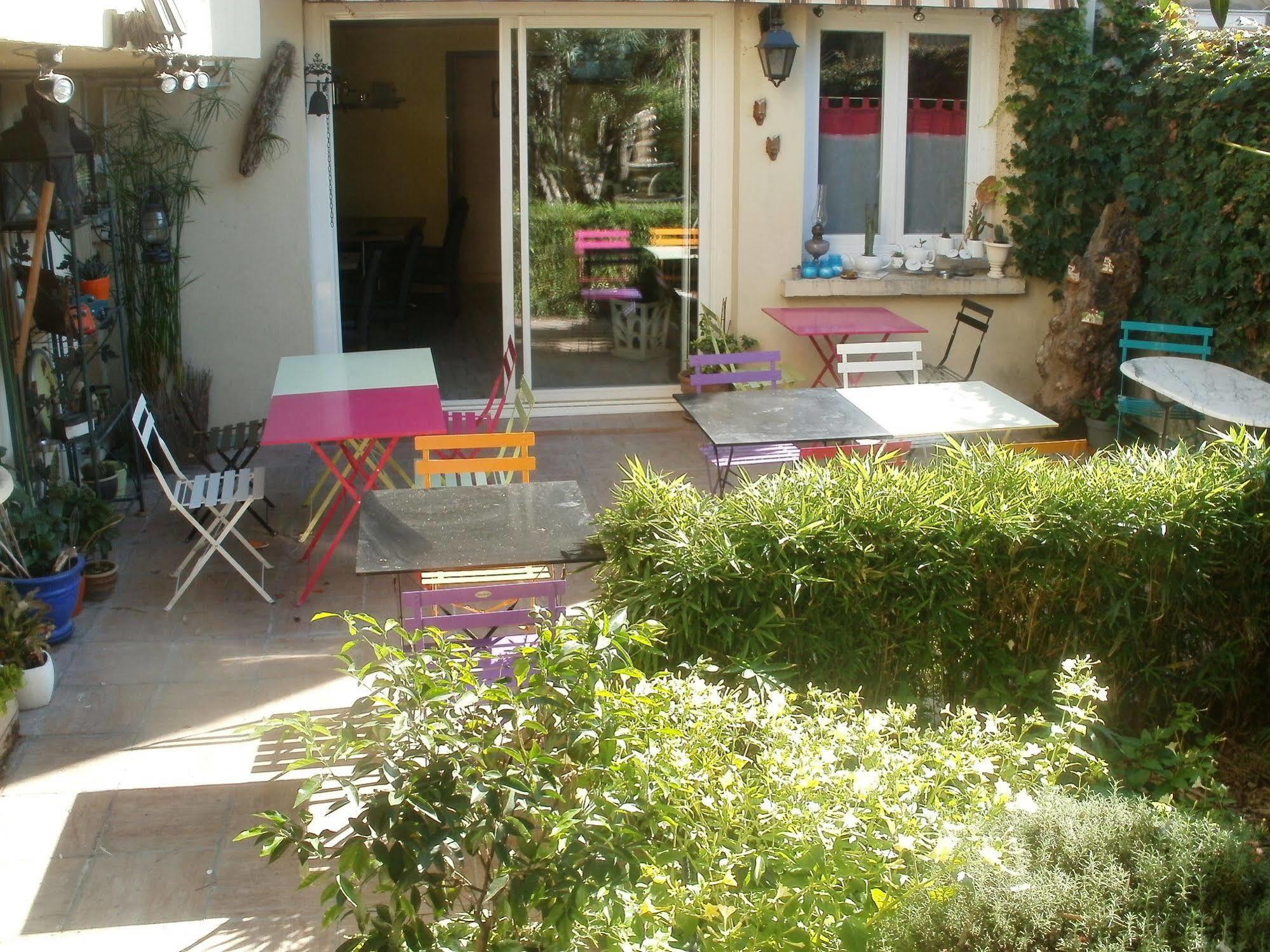 Hotel Du Tricastin Pierrelatte Bagian luar foto