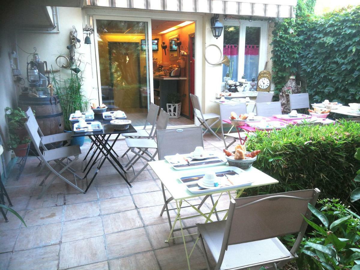Hotel Du Tricastin Pierrelatte Bagian luar foto